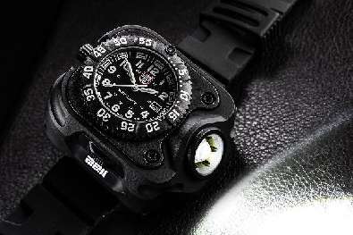 Часы тактические SureFire 2211 Luminox Rechargeable Variable Output LED Wrist Light & Watch